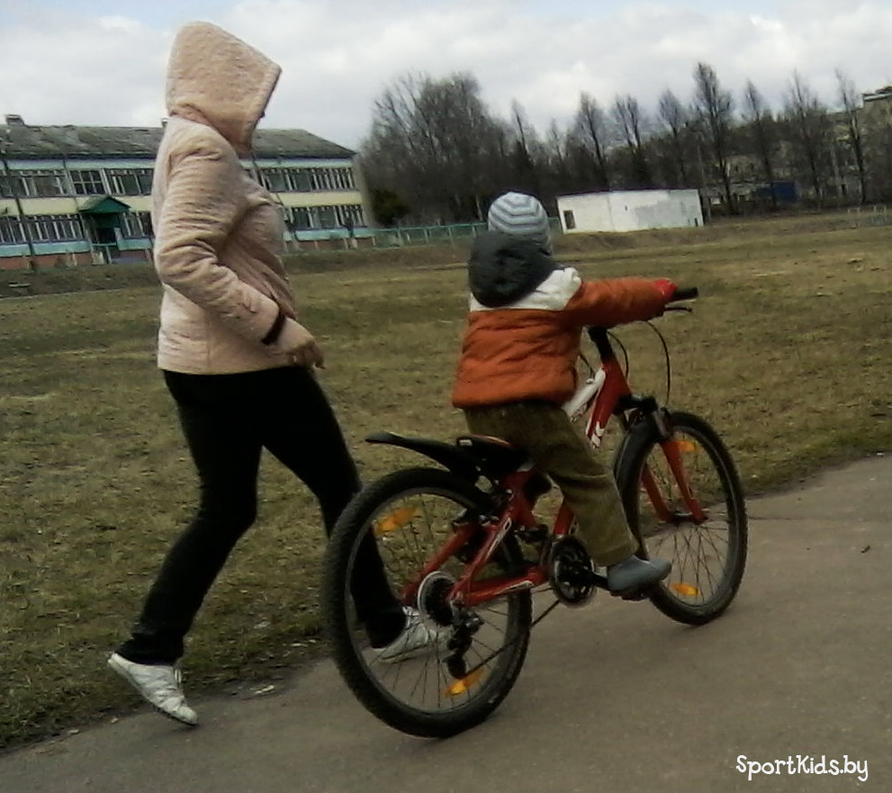Как научить ребенка кататься на велосипеде с приставными колесами